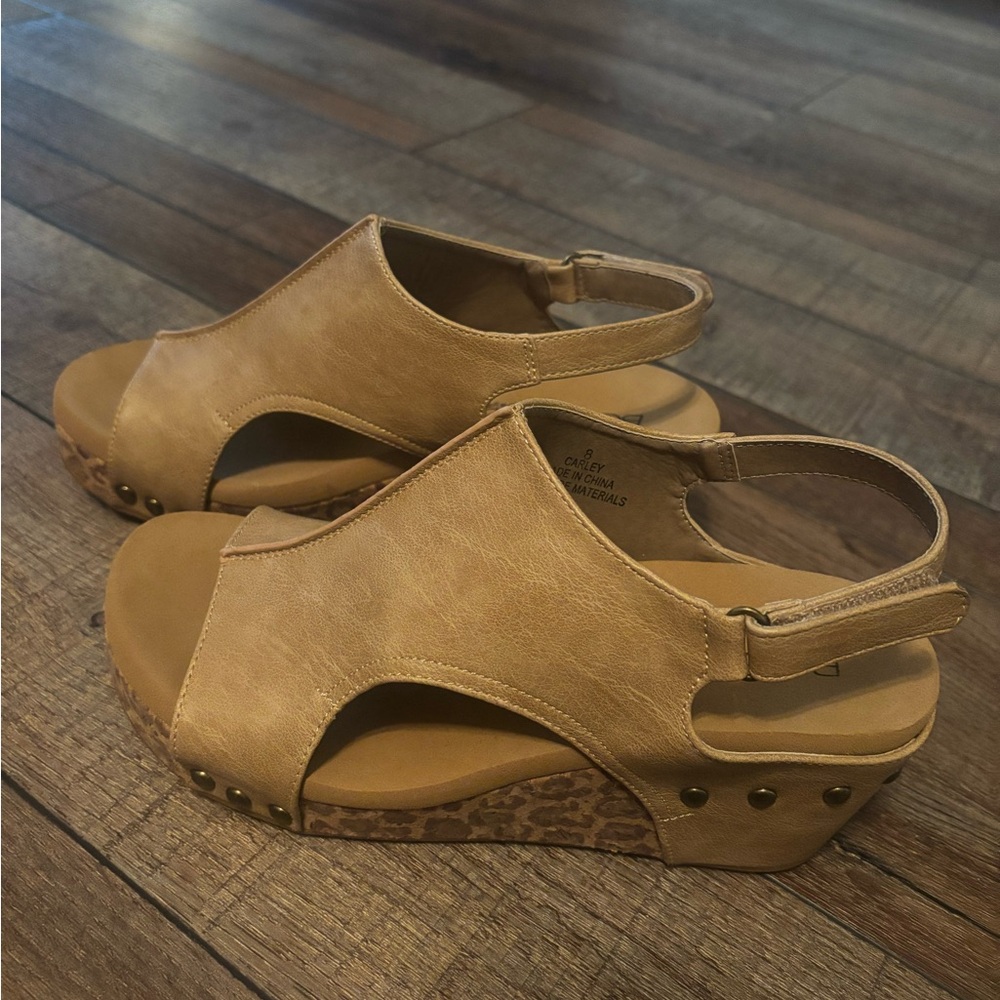 Elegant Tan Wedge Sandals